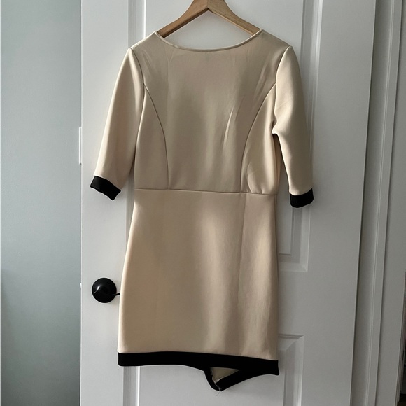 Beautiful elegant three quarter length sleeve dress - Picture 1 of 5